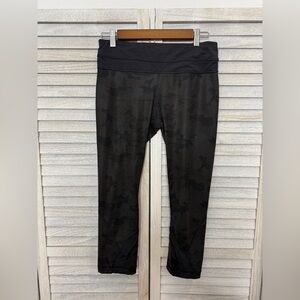 Lululemon Camo Capri Leggings Size 6